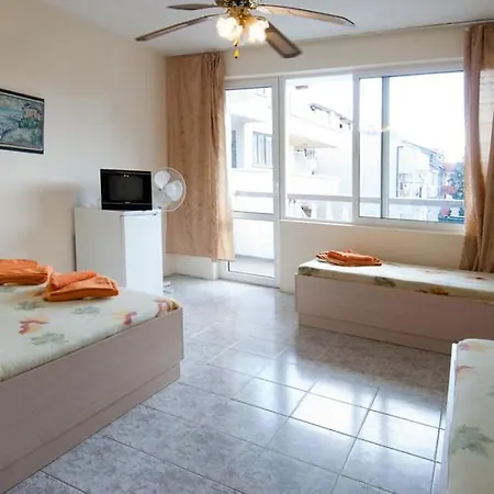 Guest Nia Elis كيتن