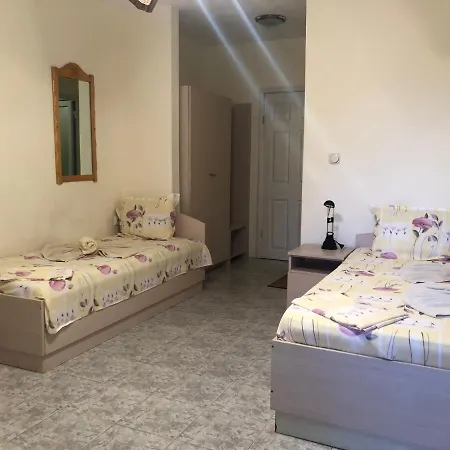 Guest Nia Elis بيت ضيافة كيتن