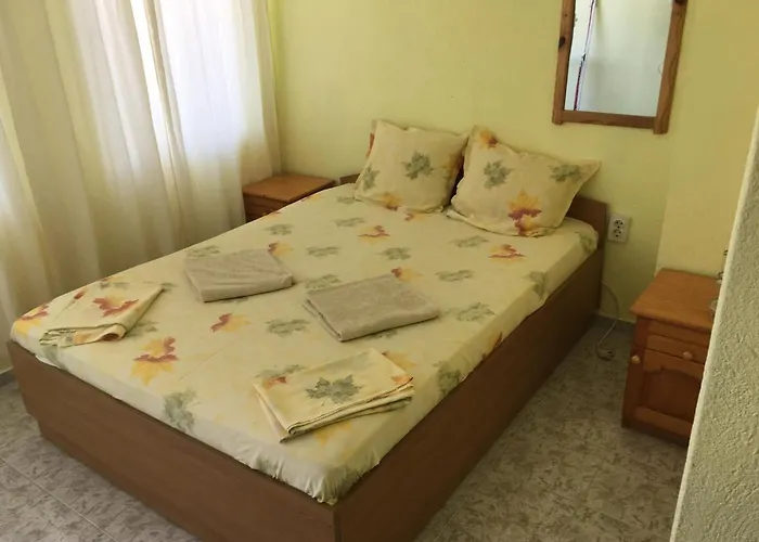 Guest Nia Elis Китен