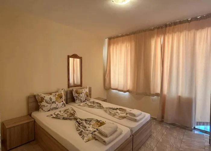 Guest Nia Elis Китен